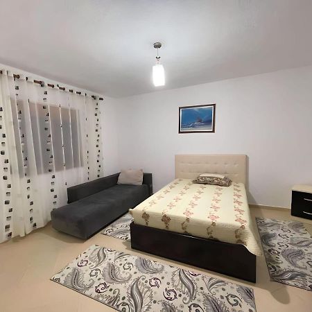 Guri Guest House Поградец Екстер'єр фото